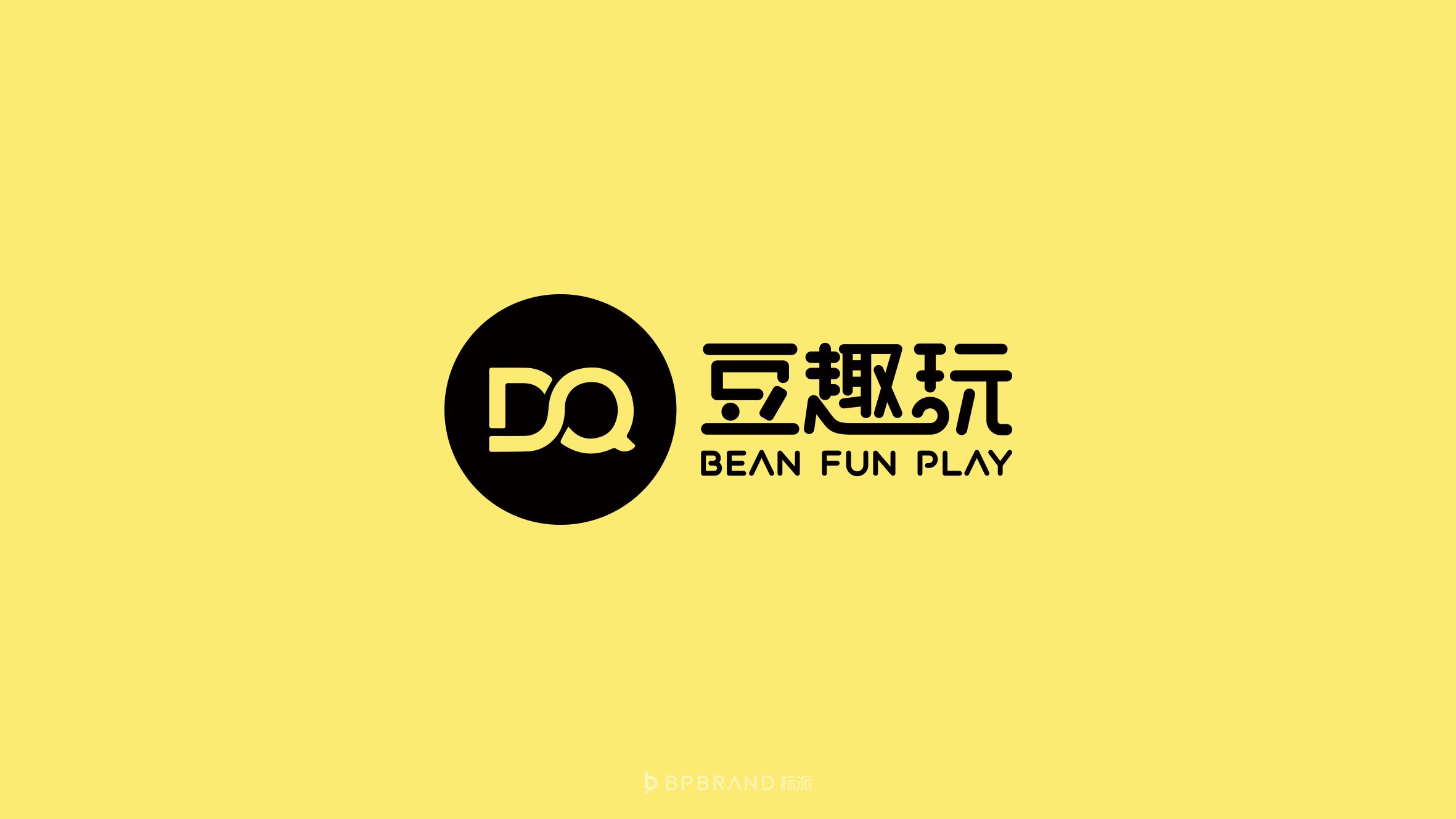 豆趣玩潮玩品牌VI设计-DQ字母豆形负空间黄黑Logo主视觉